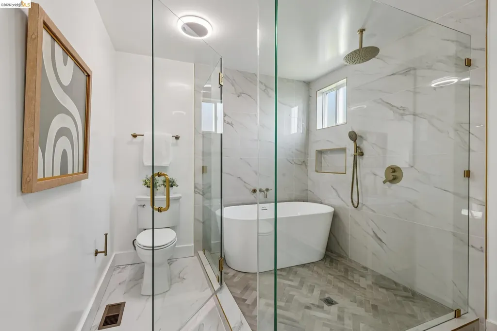 7807 Outlook Avenue Oakland CA 94605