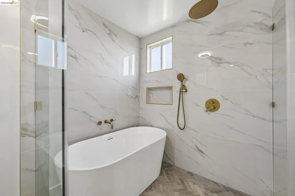 7807 Outlook Avenue Oakland CA 94605