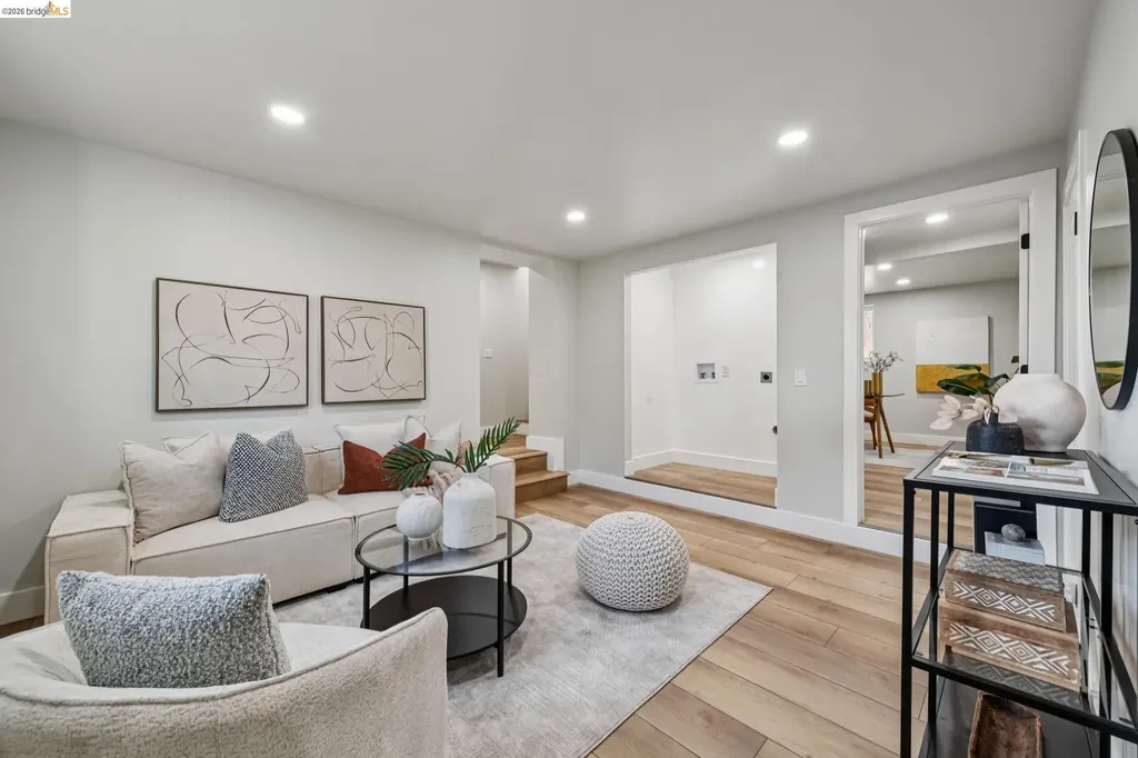 7807 Outlook Avenue Oakland CA 94605