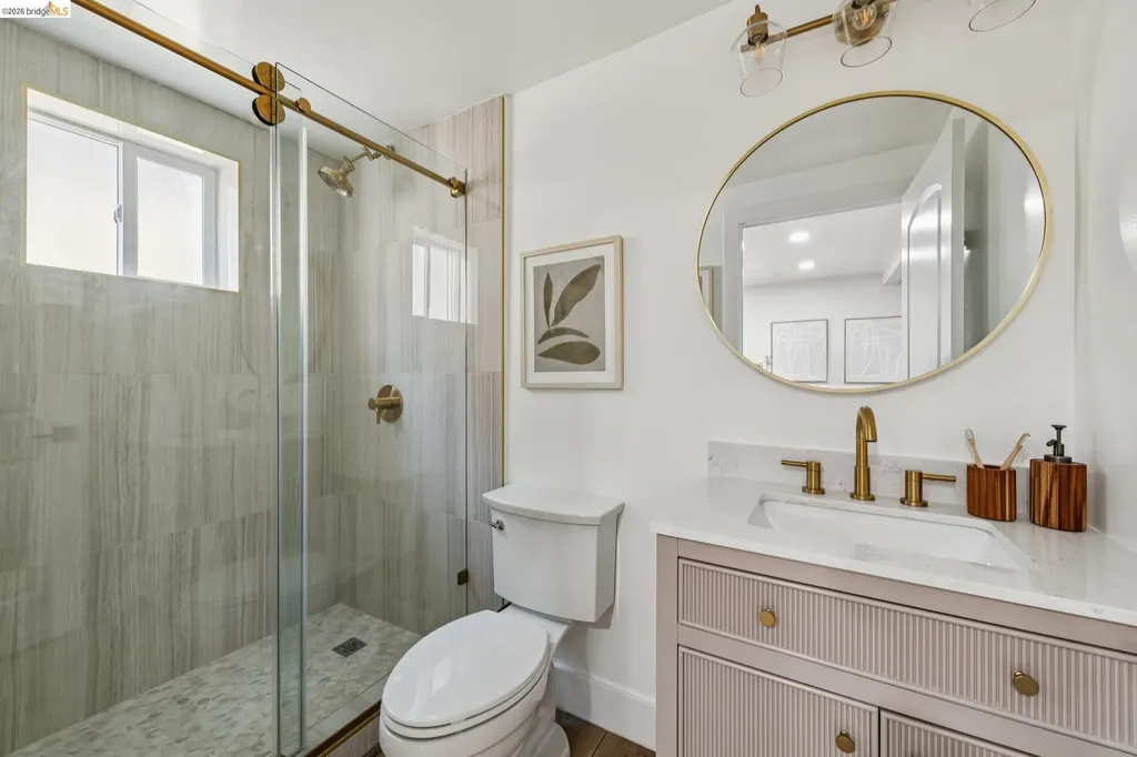 7807 Outlook Avenue Oakland CA 94605