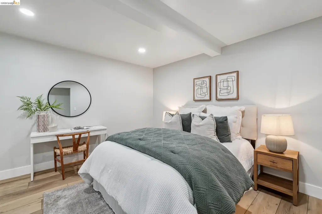 7807 Outlook Avenue Oakland CA 94605