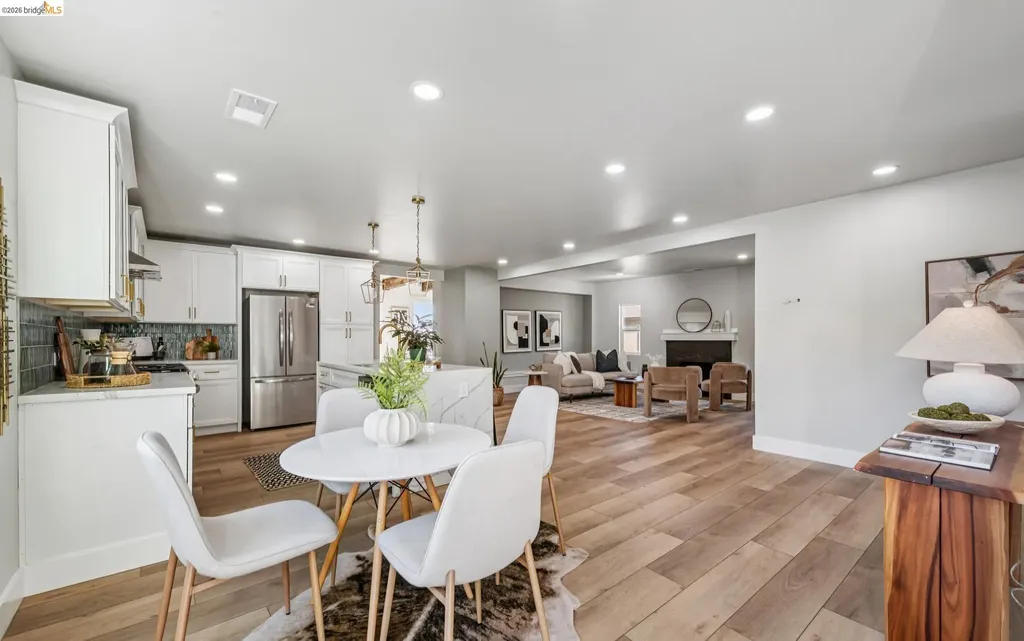 7807 Outlook Avenue Oakland CA 94605