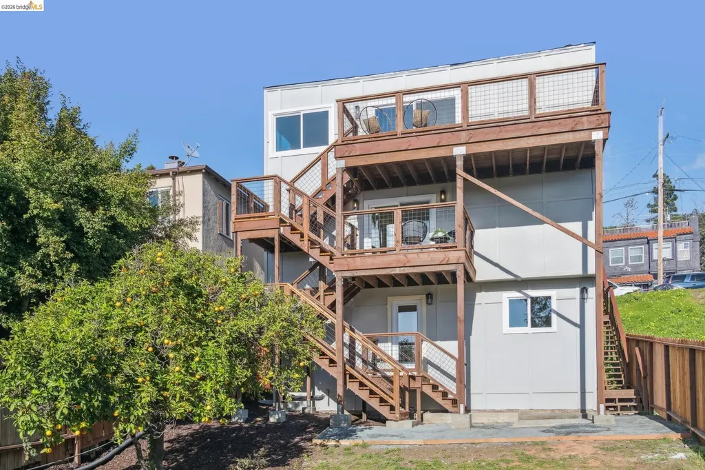 7807 Outlook Avenue Oakland CA 94605