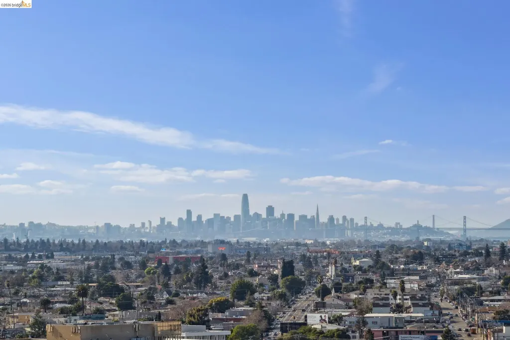 7807 Outlook Avenue Oakland CA 94605