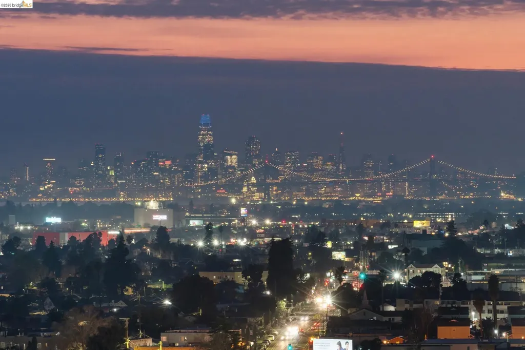 7807 Outlook Avenue Oakland CA 94605