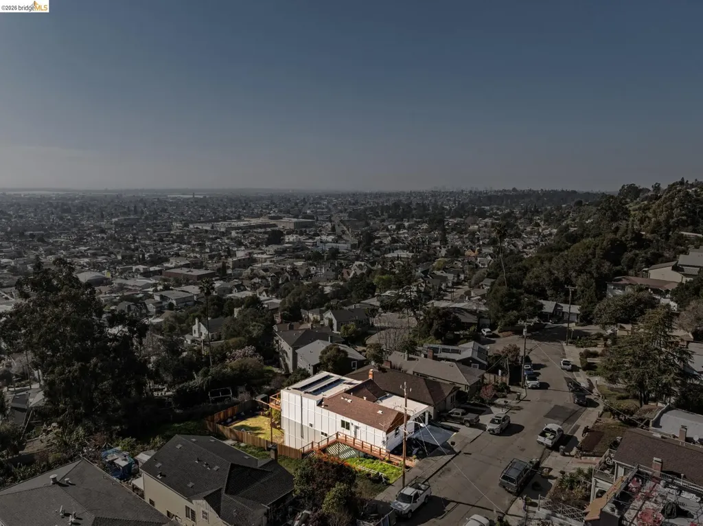 7807 Outlook Avenue Oakland CA 94605