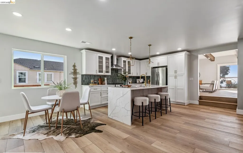 7807 Outlook Avenue Oakland CA 94605