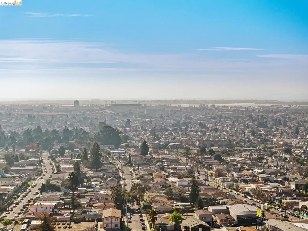 7807 Outlook Avenue Oakland CA 94605