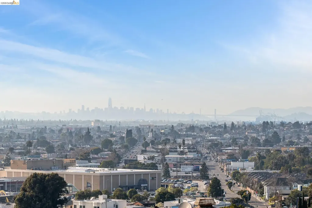 7807 Outlook Avenue Oakland CA 94605