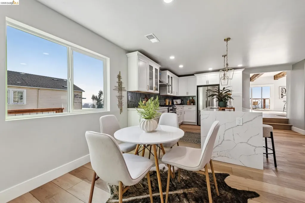 7807 Outlook Avenue Oakland CA 94605