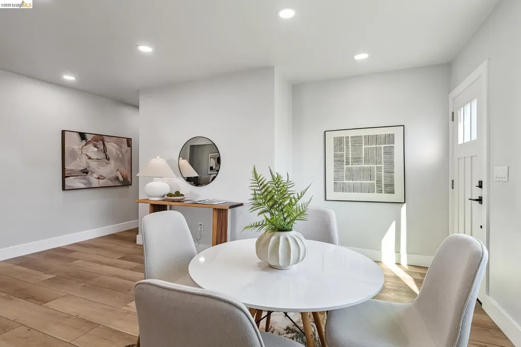 7807 Outlook Avenue Oakland CA 94605