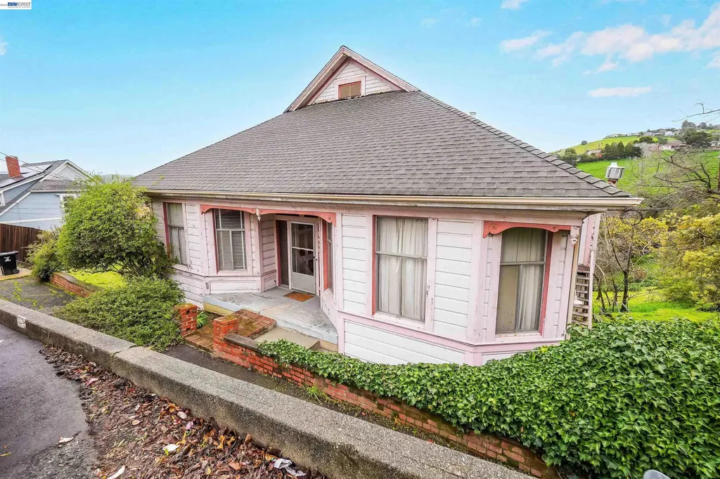 1033 2nd Avenue Crockett CA 94525