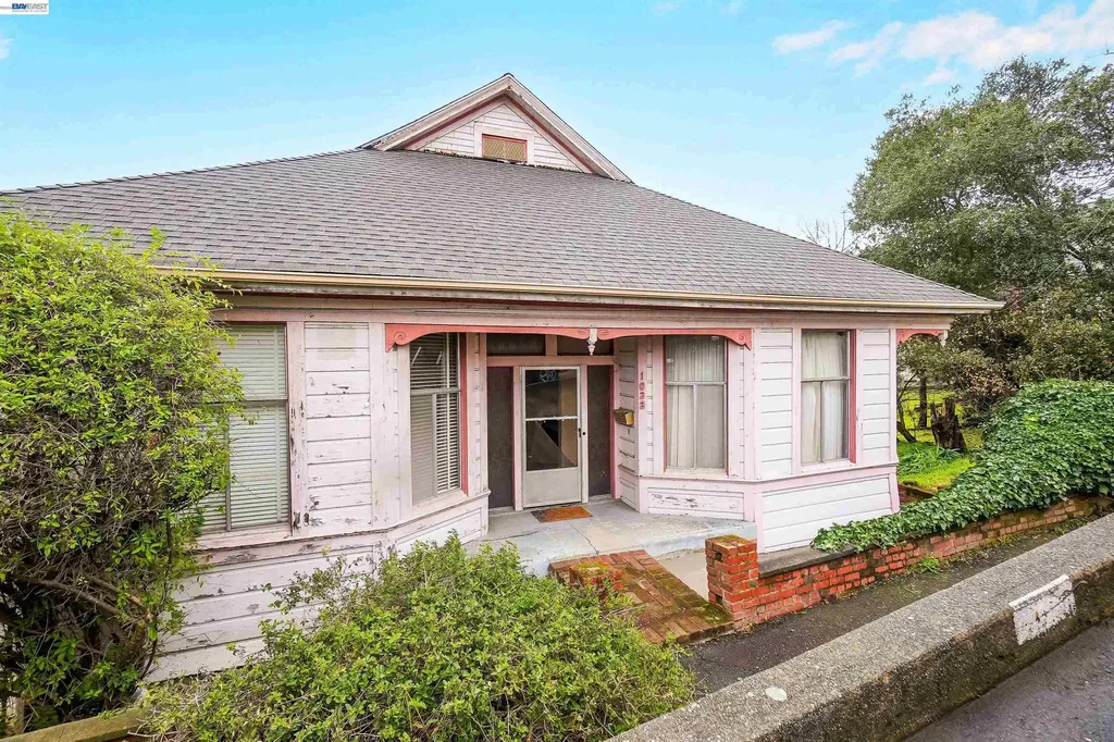 1033 2nd Avenue Crockett CA 94525