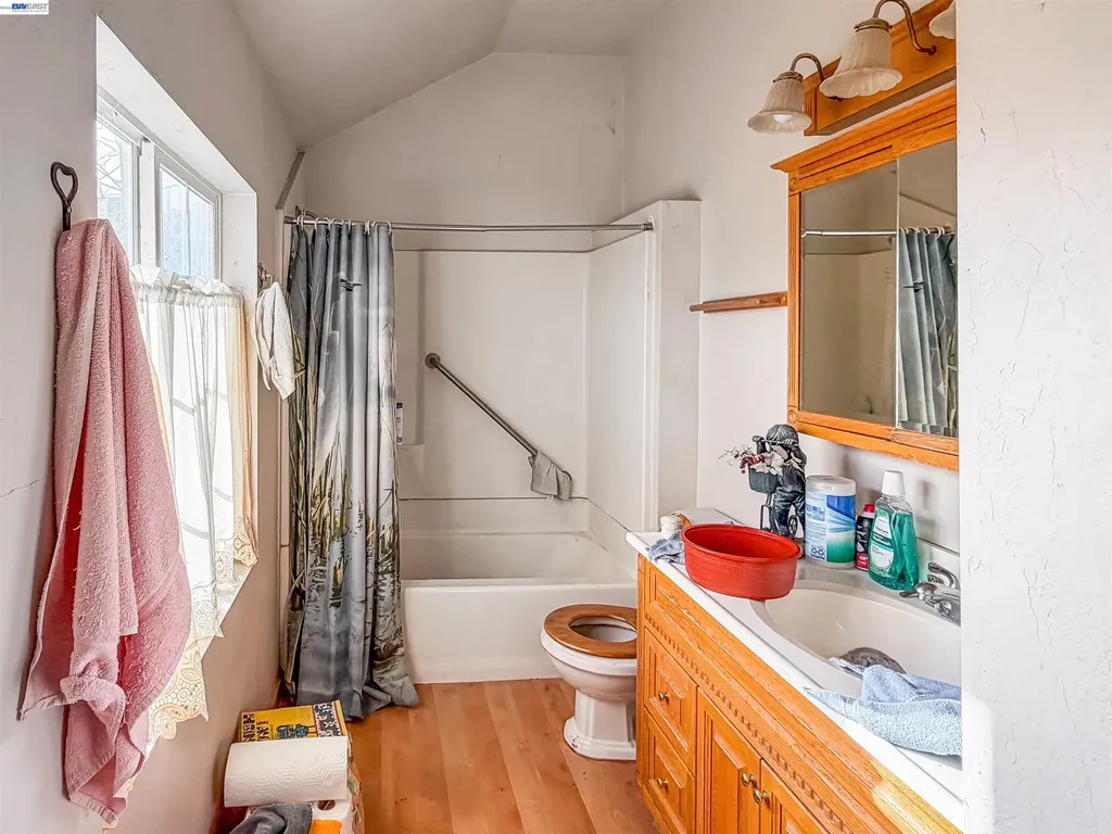 1033 2nd Avenue Crockett CA 94525