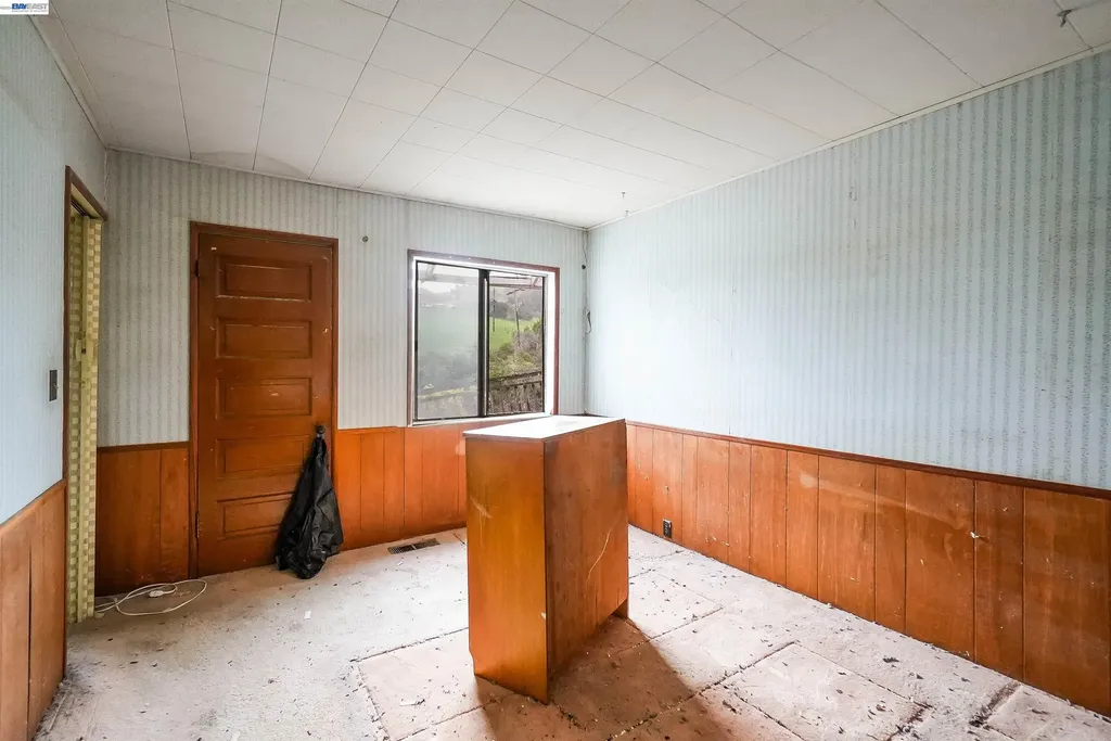 1033 2nd Avenue Crockett CA 94525