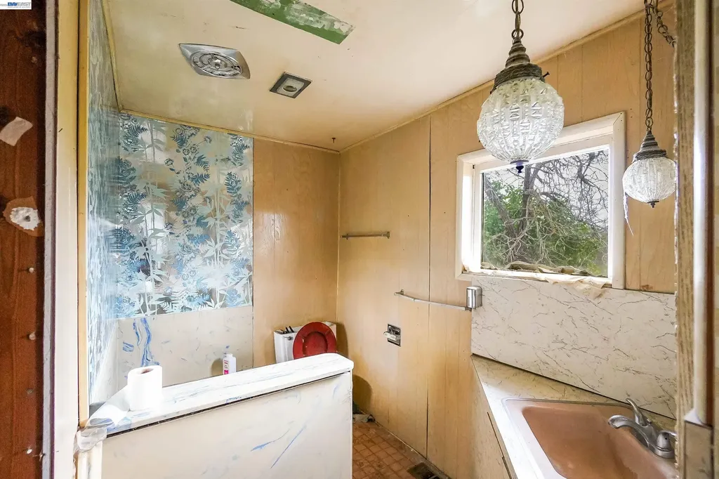 1033 2nd Avenue Crockett CA 94525