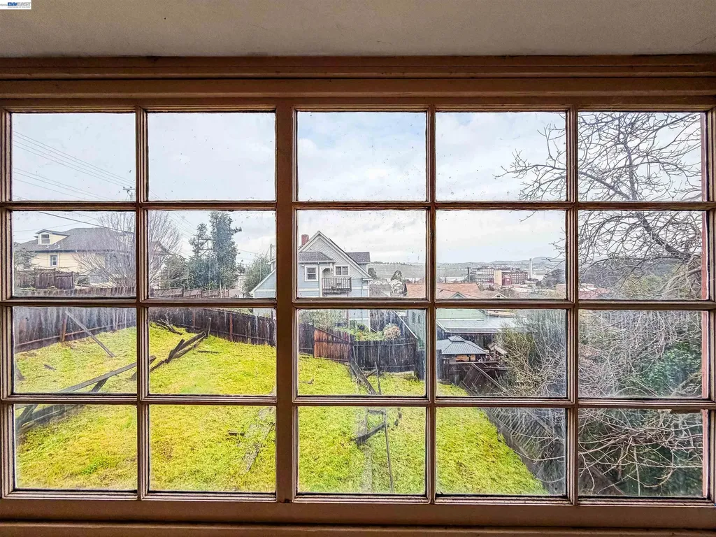 1033 2nd Avenue Crockett CA 94525