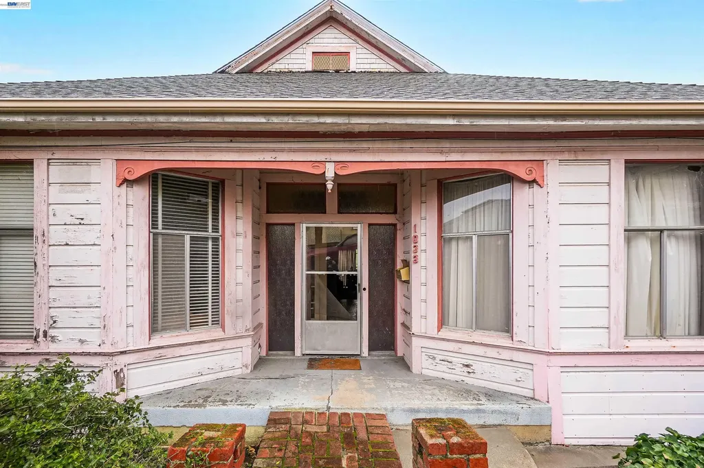 1033 2nd Avenue Crockett CA 94525