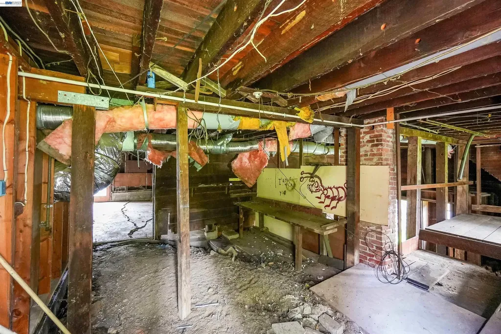 1033 2nd Avenue Crockett CA 94525