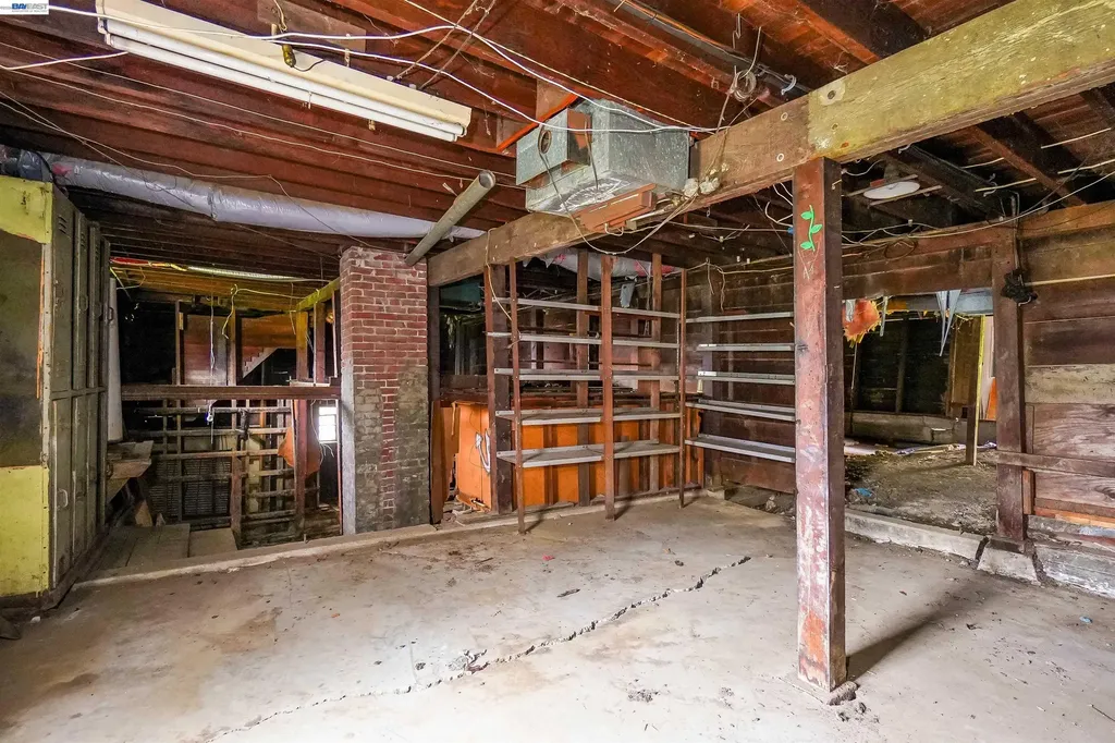 1033 2nd Avenue Crockett CA 94525