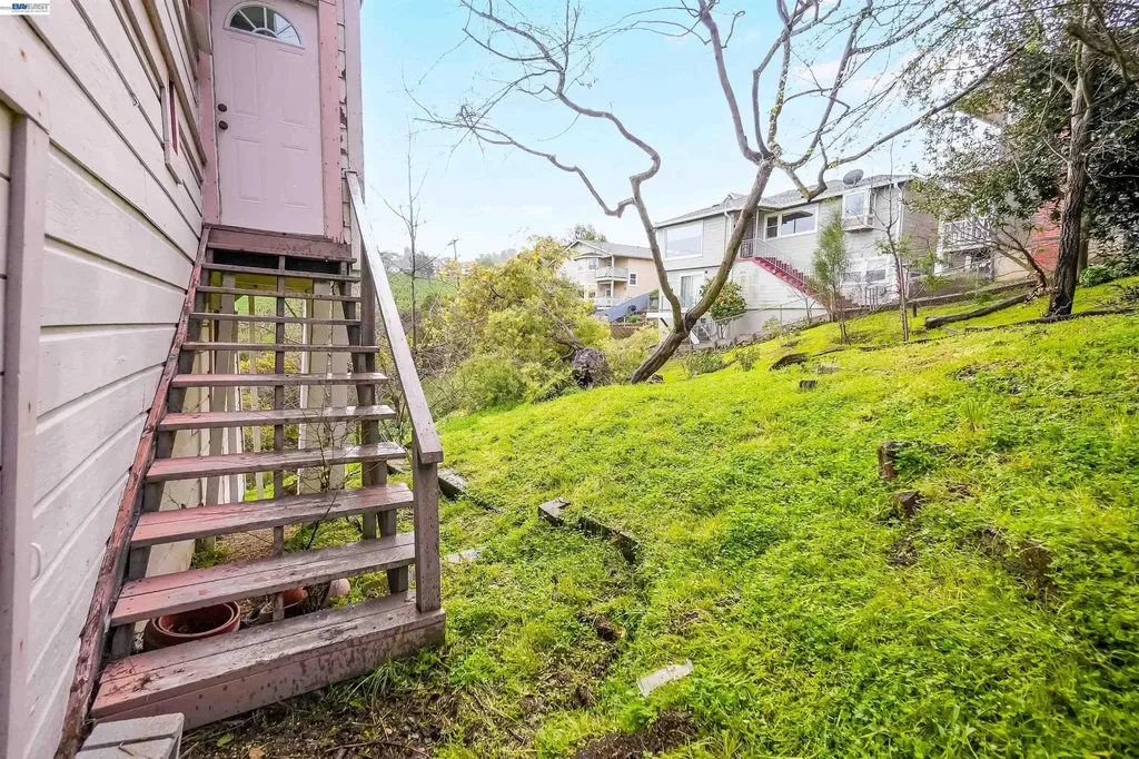 1033 2nd Avenue Crockett CA 94525