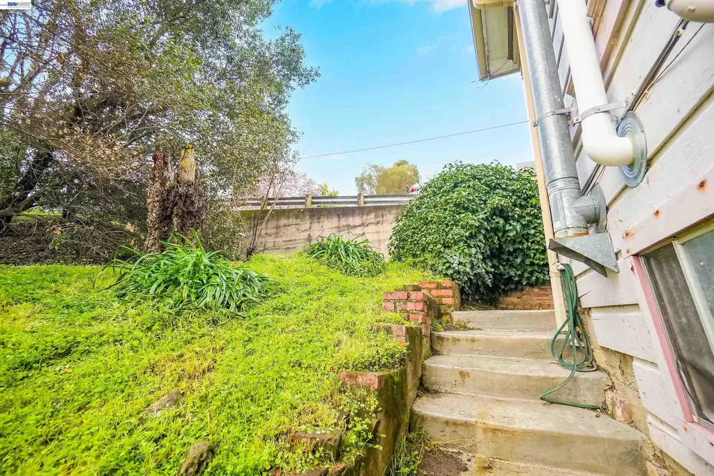 1033 2nd Avenue Crockett CA 94525