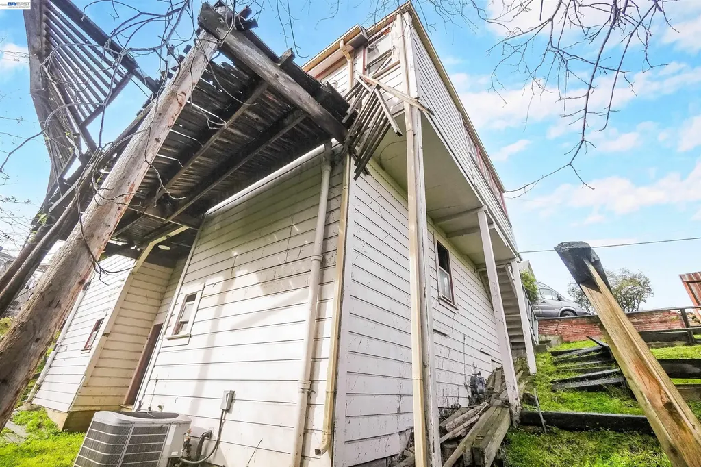 1033 2nd Avenue Crockett CA 94525