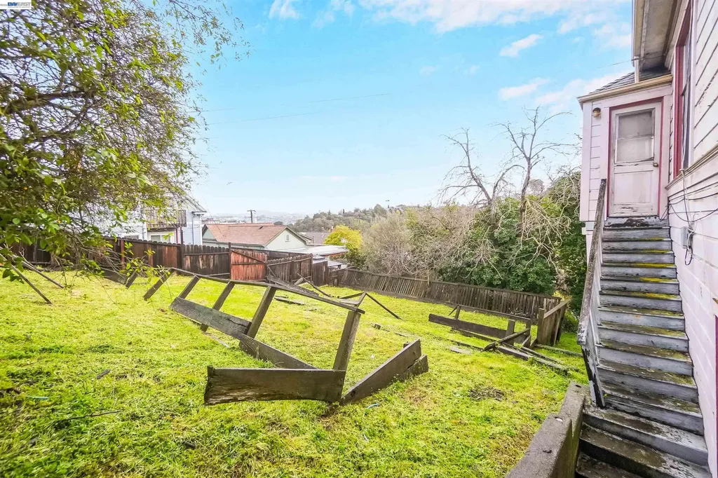 1033 2nd Avenue Crockett CA 94525