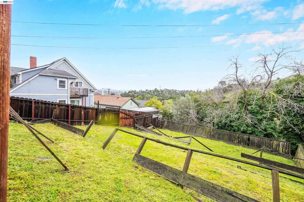 1033 2nd Avenue Crockett CA 94525