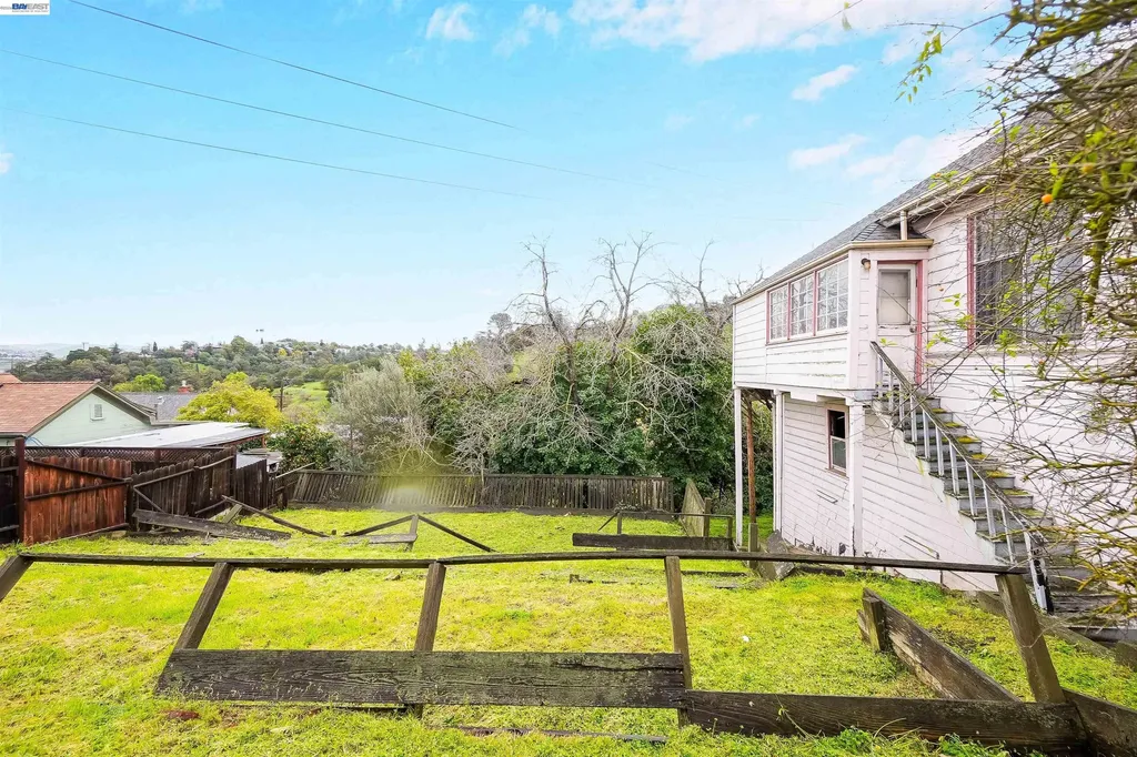 1033 2nd Avenue Crockett CA 94525