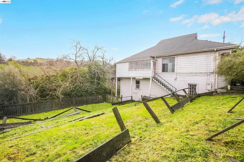 1033 2nd Avenue Crockett CA 94525