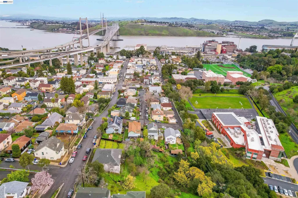 1033 2nd Avenue Crockett CA 94525