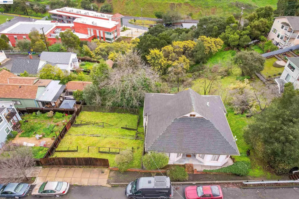 1033 2nd Avenue Crockett CA 94525