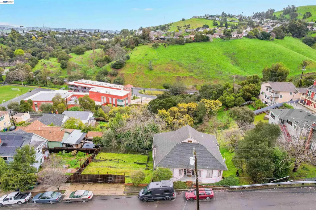 1033 2nd Avenue Crockett CA 94525