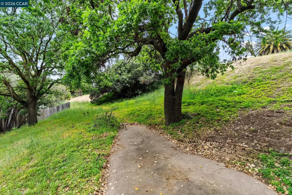 2220 Crest Avenue Martinez CA 94553