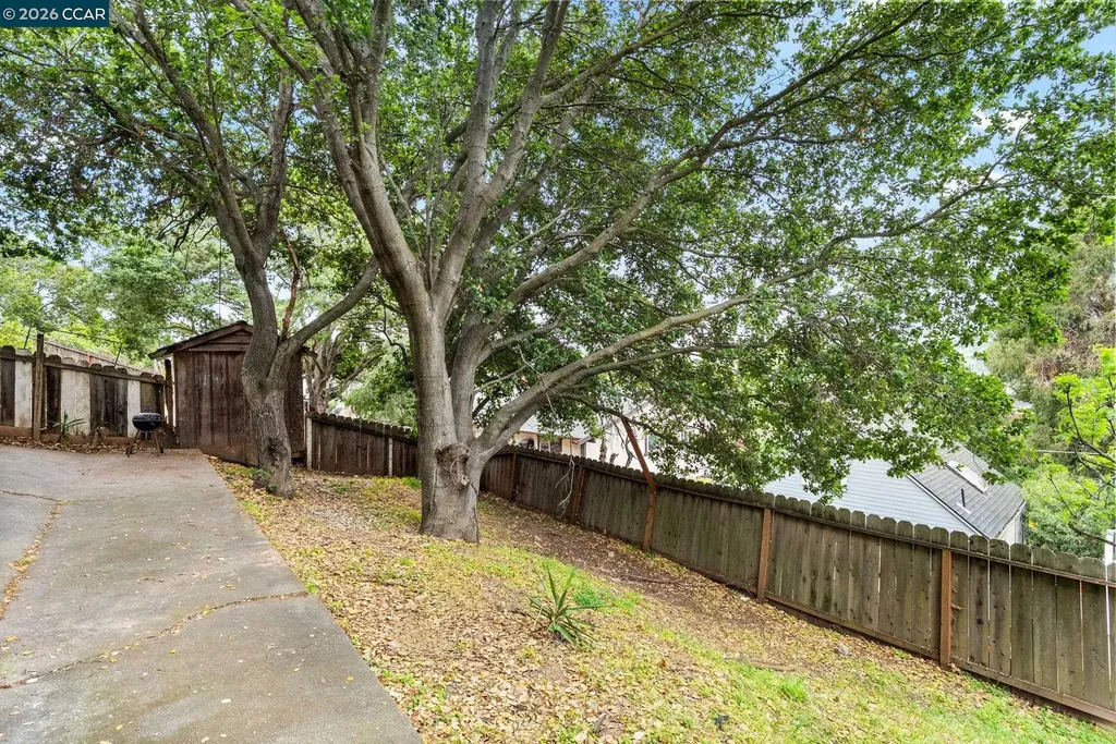 2220 Crest Avenue Martinez CA 94553