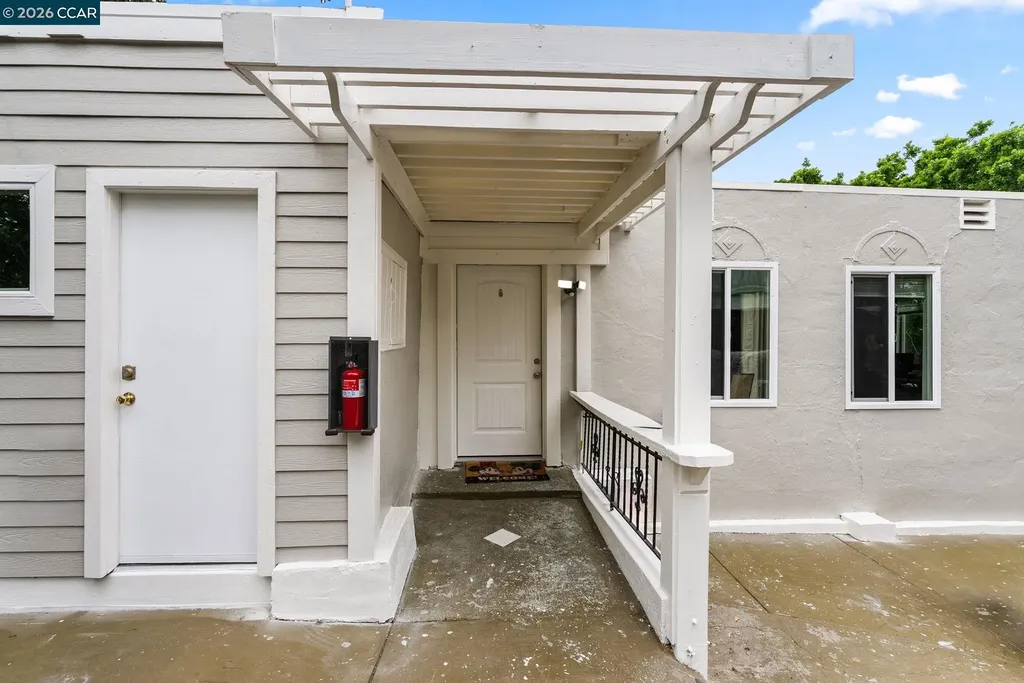 2220 Crest Avenue Martinez CA 94553