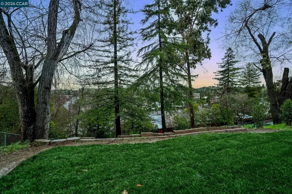 222 Donegal Way Martinez CA 94553