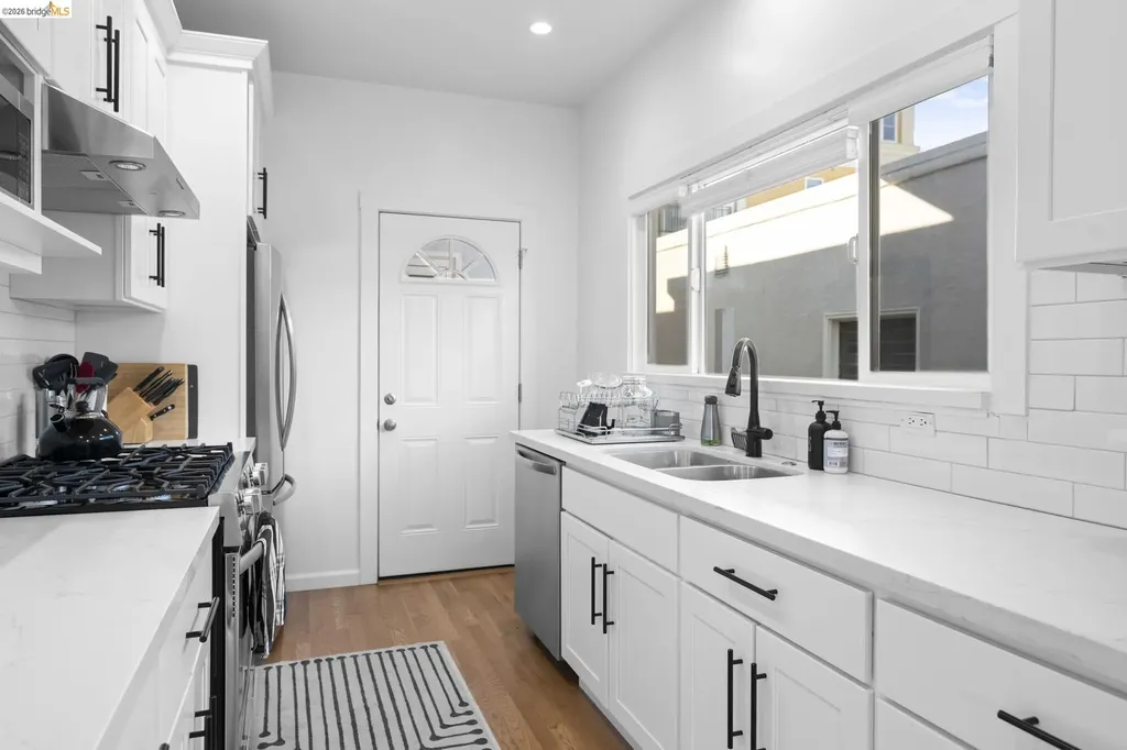 4045 Manila Avenue Oakland CA 94609