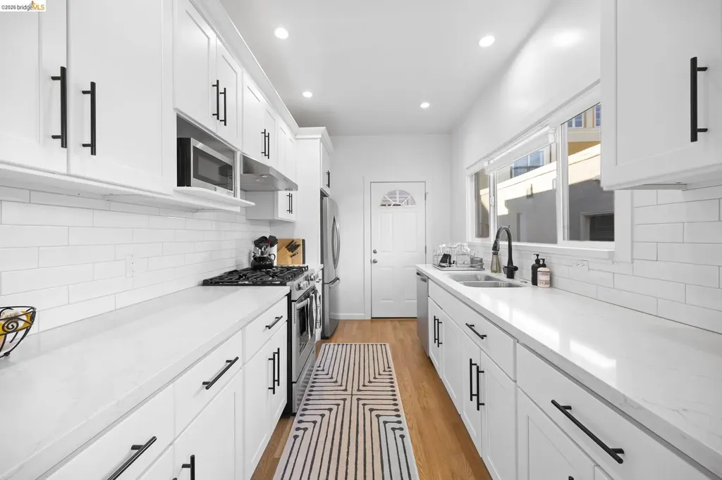 4045 Manila Avenue Oakland CA 94609