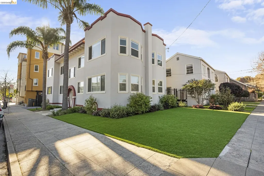 4045 Manila Avenue Oakland CA 94609