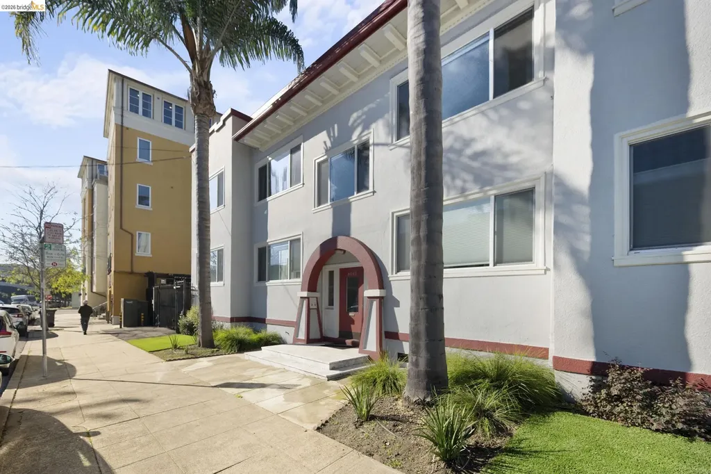 4045 Manila Avenue Oakland CA 94609