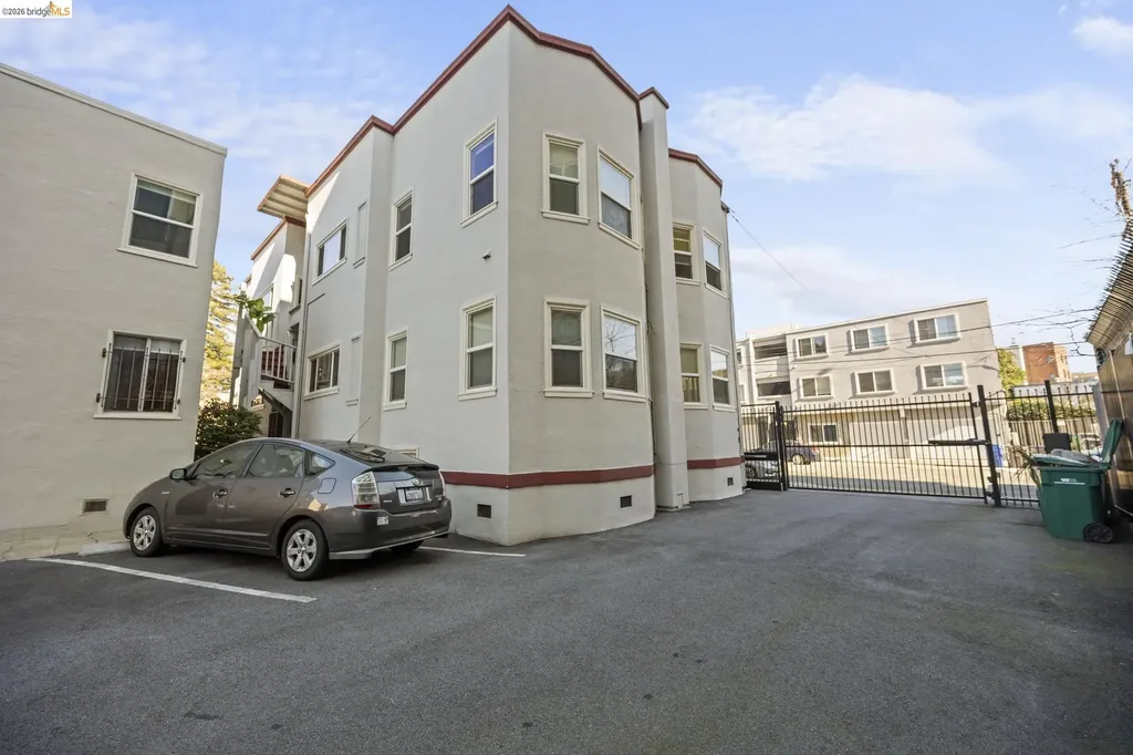 4045 Manila Avenue Oakland CA 94609