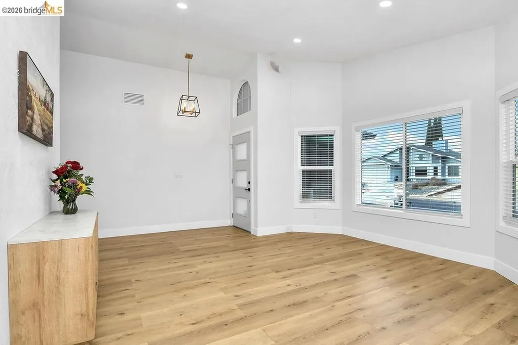 215 Spindrift Oakley CA 94561