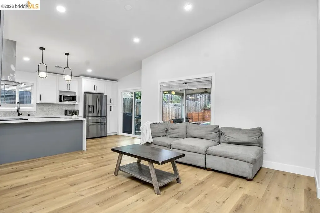 215 Spindrift Oakley CA 94561