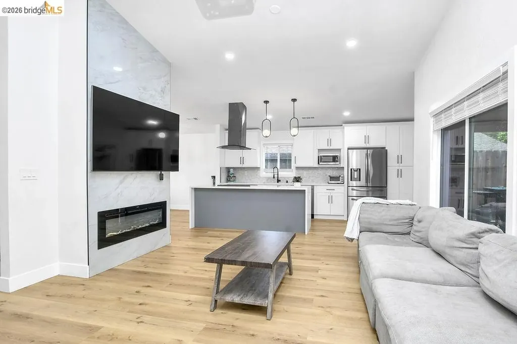 215 Spindrift Oakley CA 94561