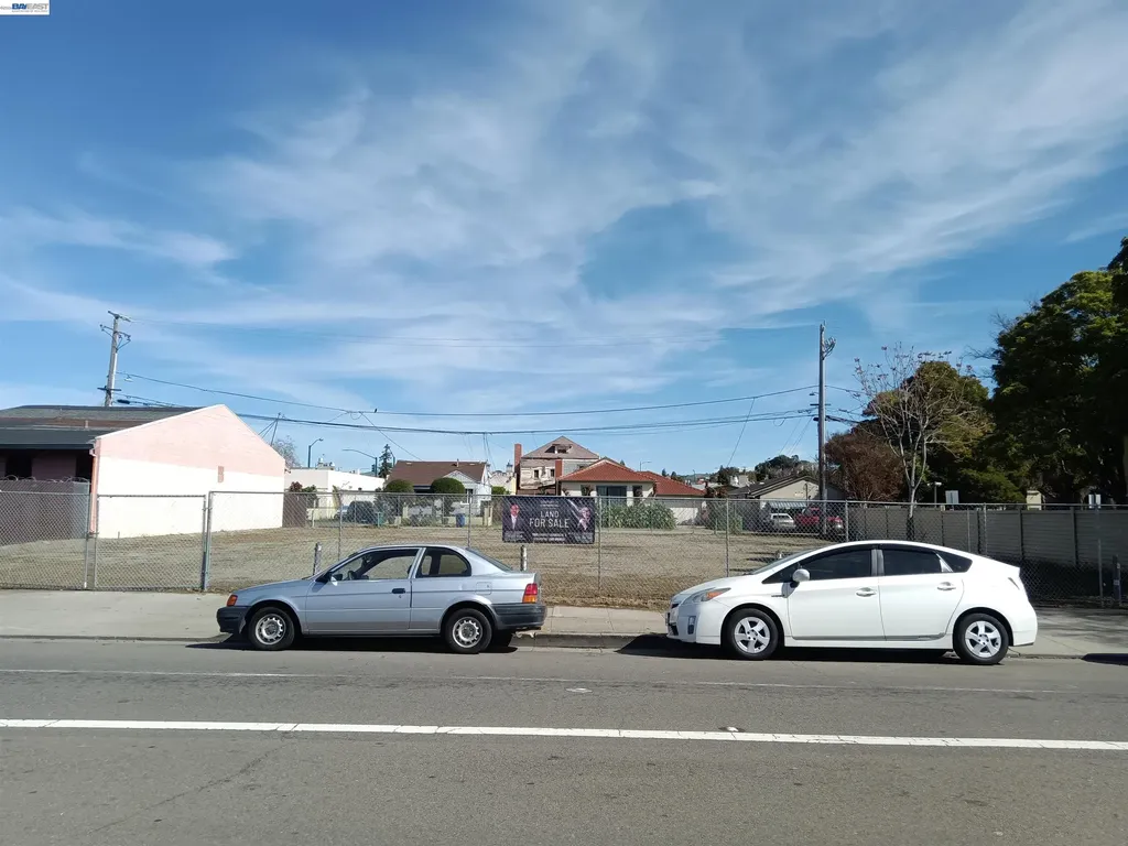 22836 Watkins Street Hayward CA 94541