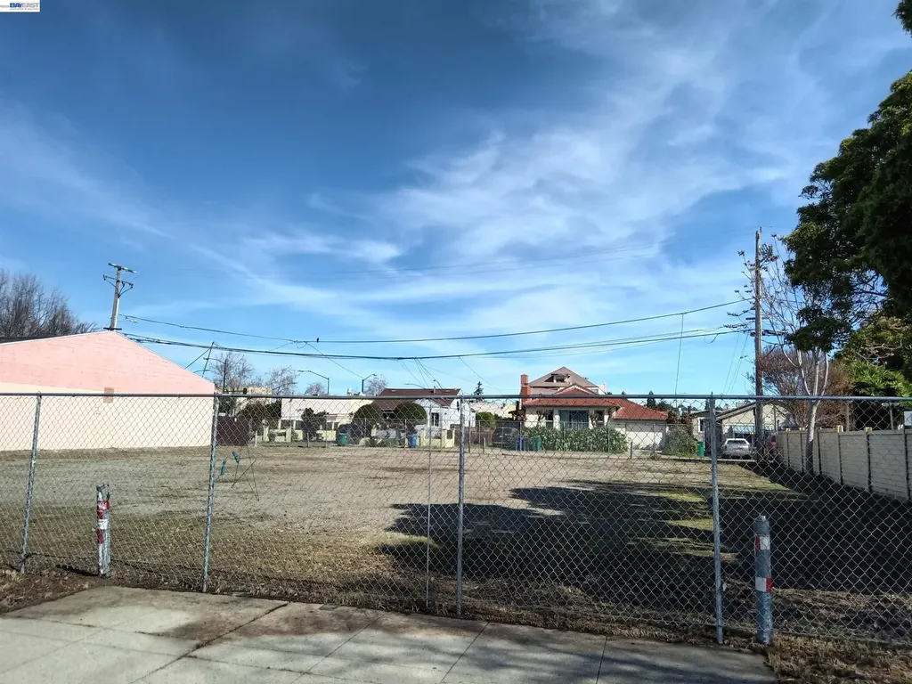 22836 Watkins Street Hayward CA 94541
