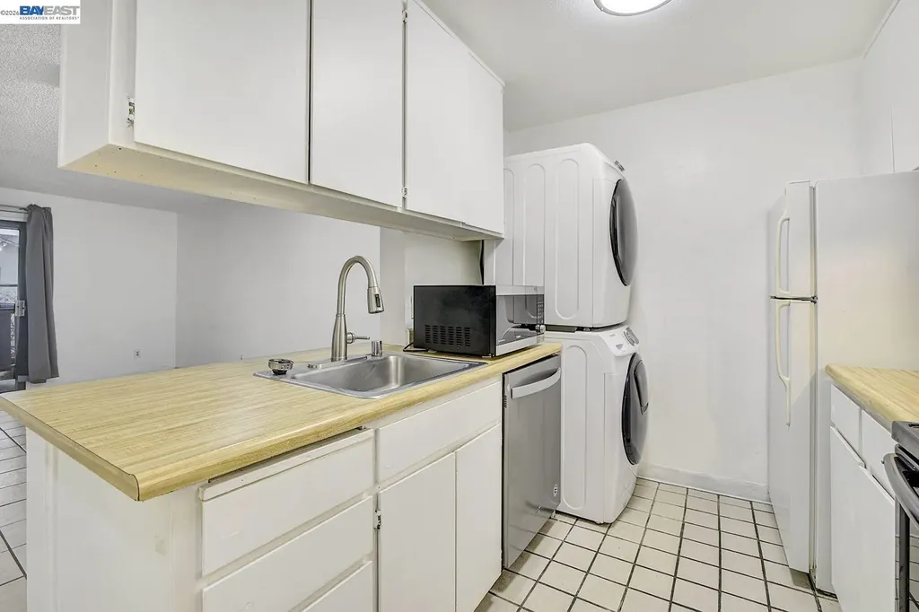 29300 Dixon Street Hayward CA 94544