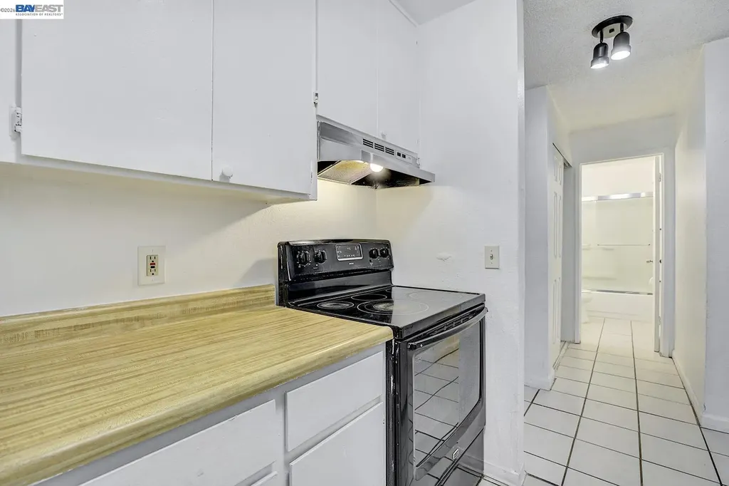 29300 Dixon Street Hayward CA 94544